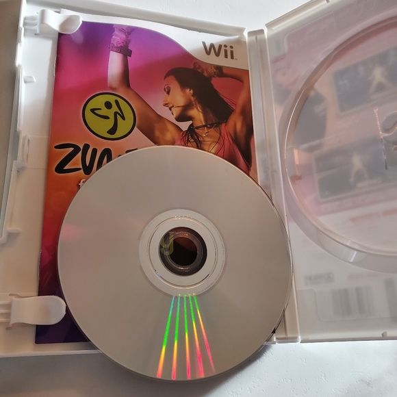 Zumba Fitness Game for Wii with Belt - Picture 4 of 9